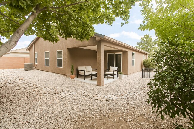 Building Photo - 9005 Rio Galisteo Pl NW