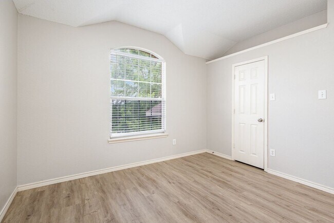 Building Photo - 2809 Ventanna Dr