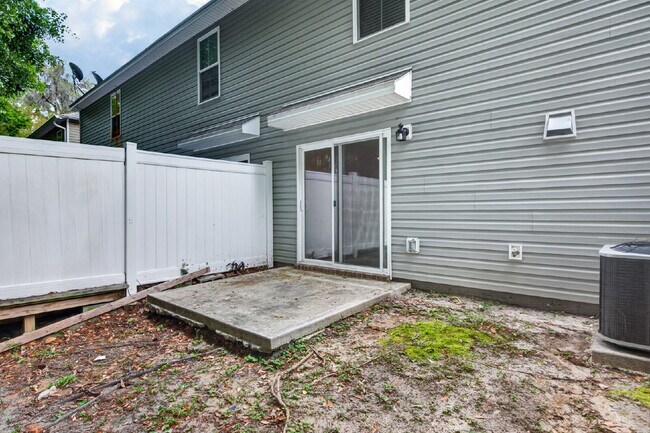 Building Photo - Gated waterfront community on Savannah Southside