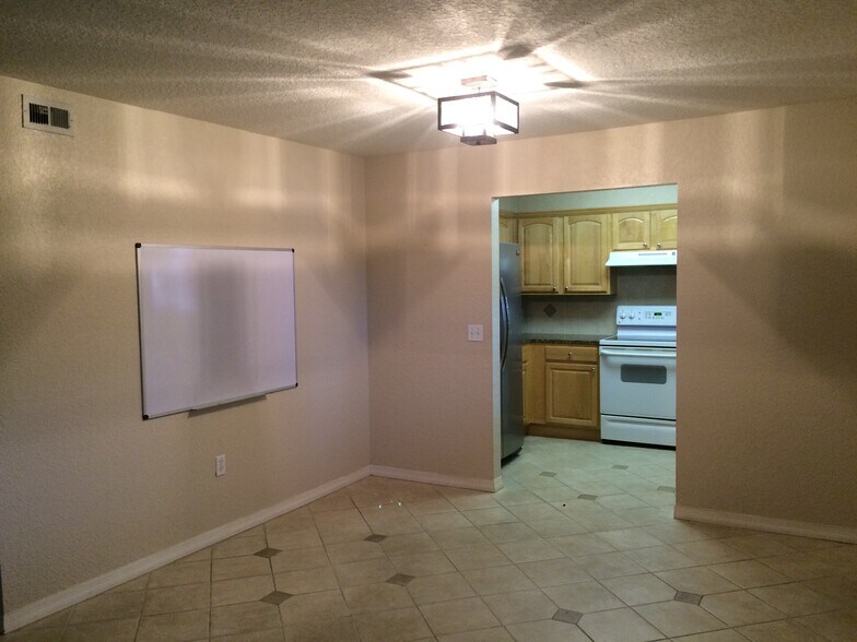 Building Photo - 6100 Gulfport Blvd S