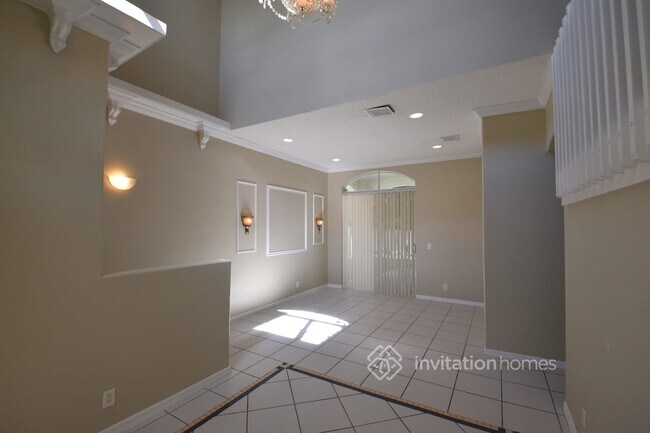 Building Photo - 4891 SW 35th Terrace