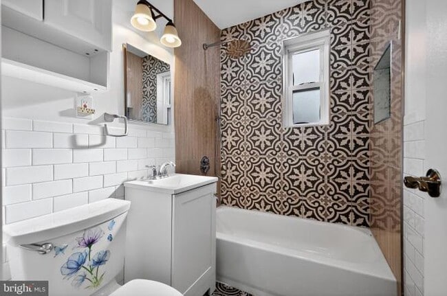 Building Photo - 3065 Patrick Henry Dr