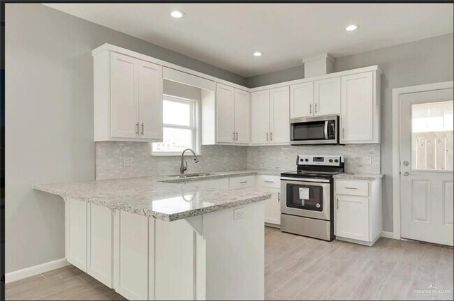 Building Photo - 10 Downing Ave