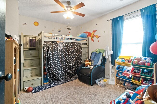 Building Photo - Lovely home in Peach Tree - Waiting for you to call home for the Holidays!