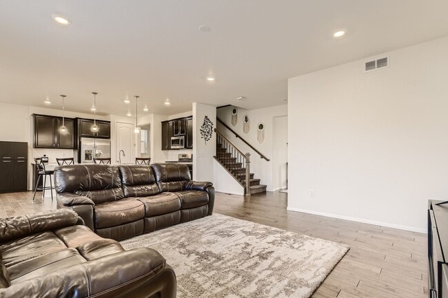 Building Photo - **** SPECIAL OFFER: 1 Month Rent FREE, if lease by July 1st week ****** Beautiful 4 bed, 4 bath h...