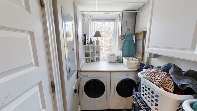 Building Photo - 6 Strathmore Rd