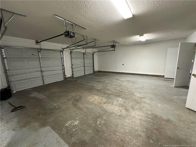 Building Photo - 1601 Blue Springs Rd