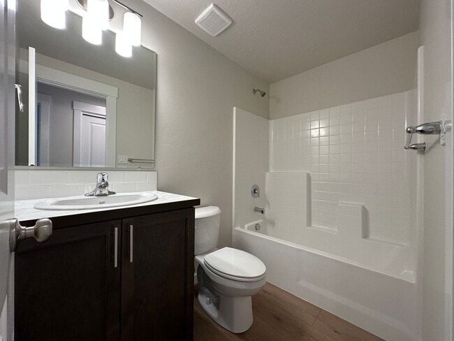 Building Photo - 3bed, 2bath 1,148sq.ft. 2car garage home in Harvest Creek Sub - Nampa