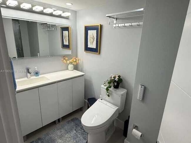 Building Photo - 1717 N Bayshore Dr