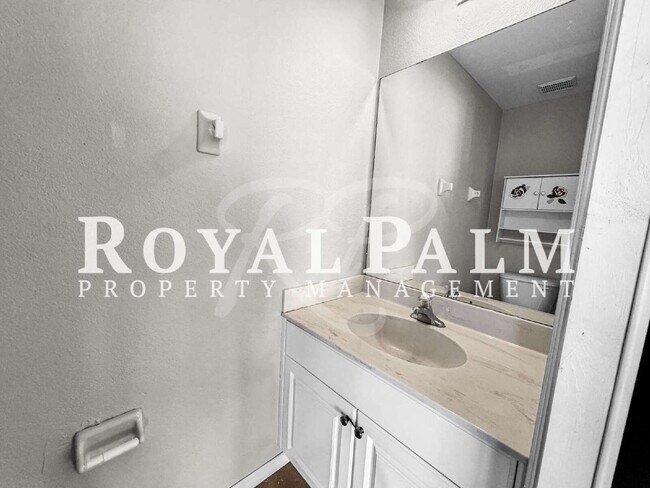 Building Photo - 326 SW 29th St