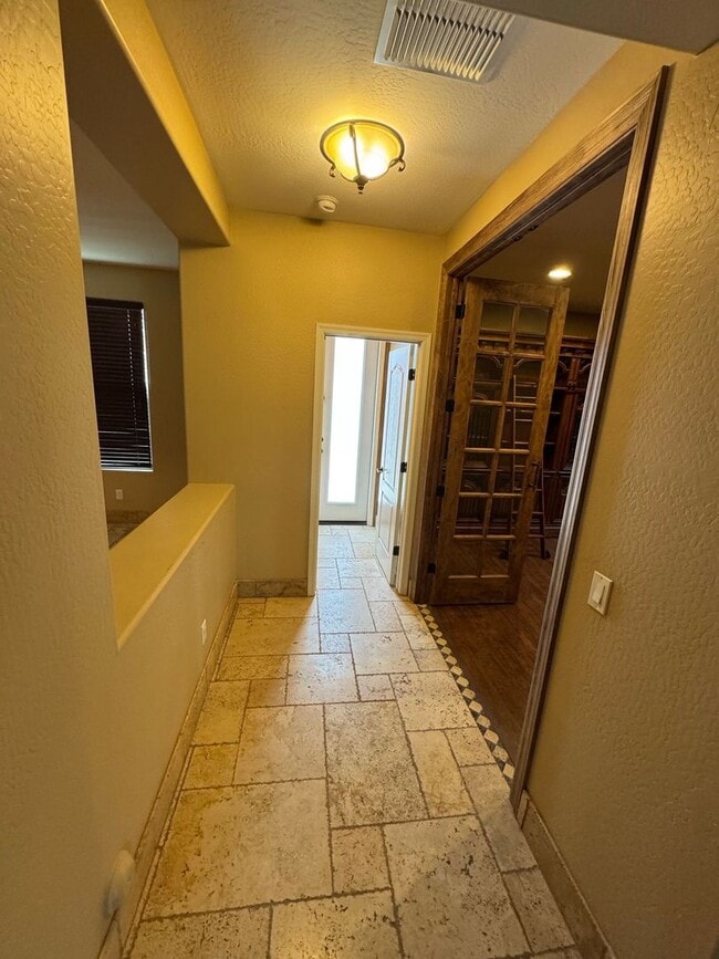 Building Photo - Beautiful 4 Bedroom - 2.5 Bath with Lots of Bonuses - Gilbert