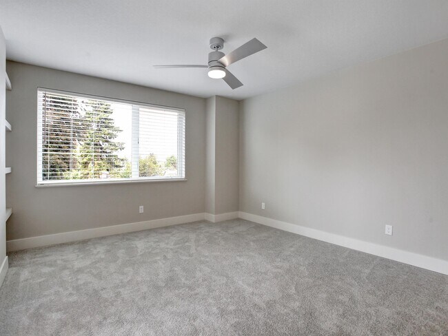 Building Photo - 1711 SE Ramona St