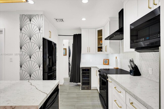 Building Photo - 8225 NE 8th Ct