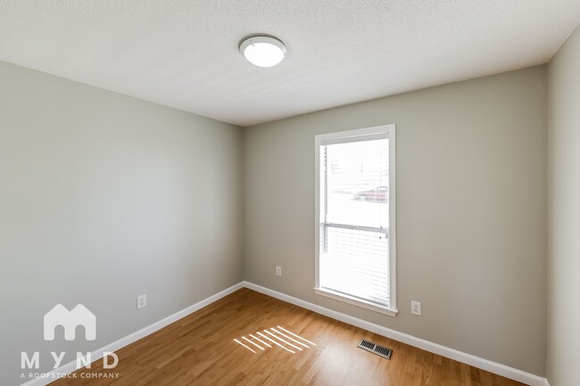 Building Photo - 1017 Mountain Dr