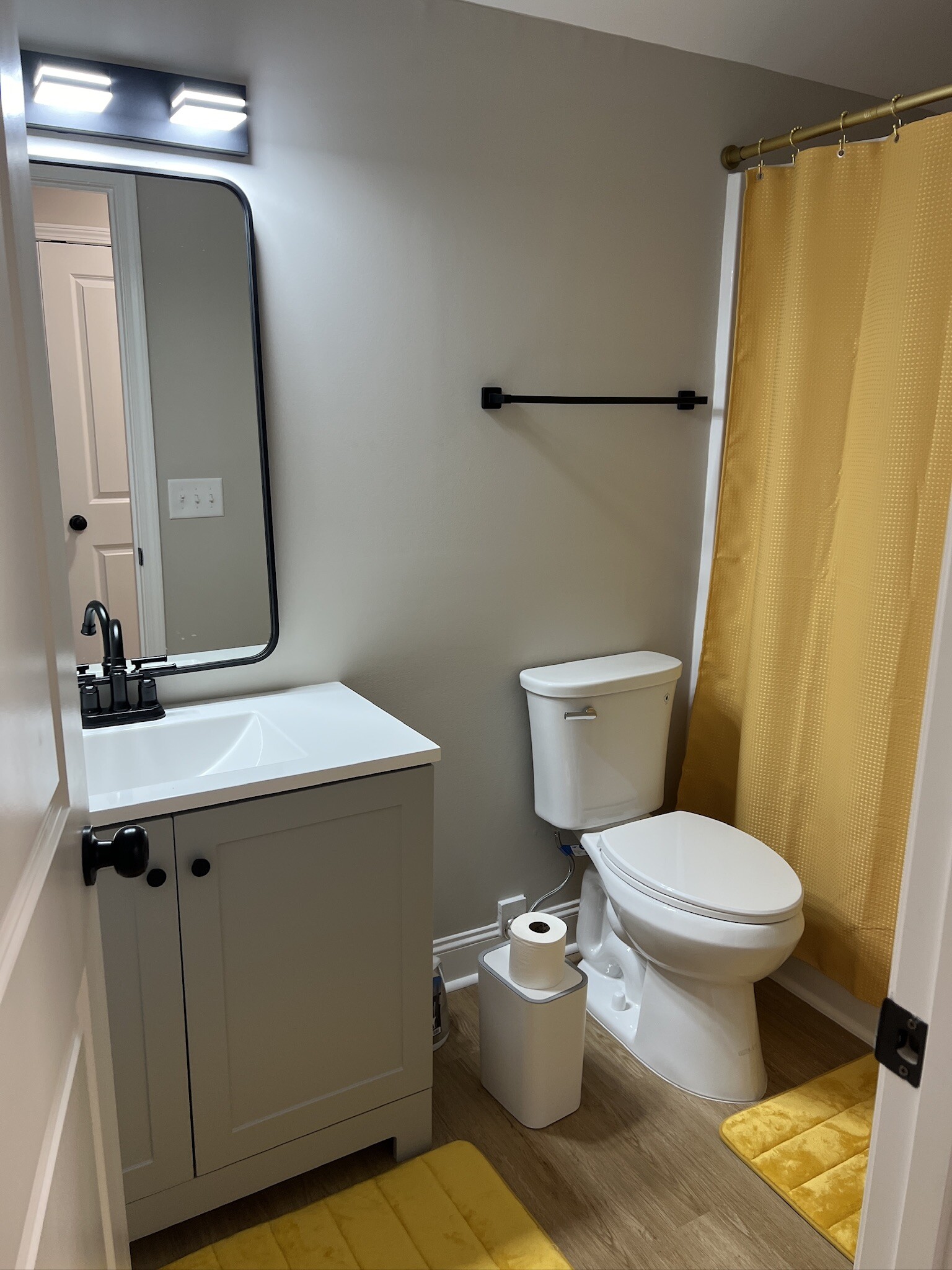 full bath (shared w/1 other unit) - 2006 Linda Jones Ave
