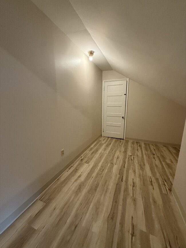 Building Photo - 541 Grafton Ave