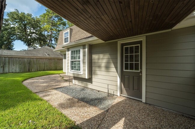 Building Photo - 726 Thistlewood Dr