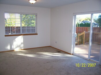 Building Photo - 1302 SW Wright St