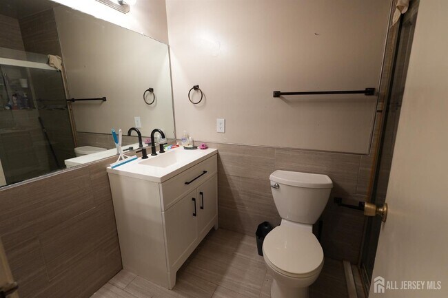 Building Photo - 151 Tennyson Dr