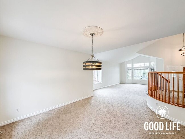 Building Photo - 709 S Hidden Creek Cir
