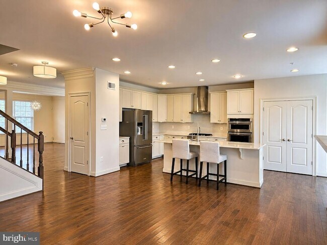 Building Photo - 3332 Burton Dr