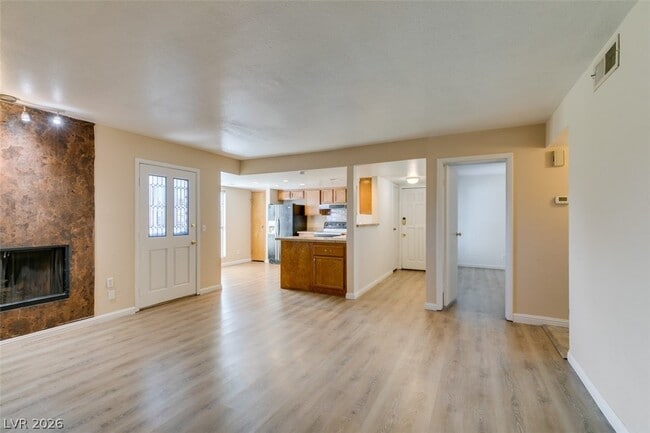 Building Photo - 1604 Justin Pl