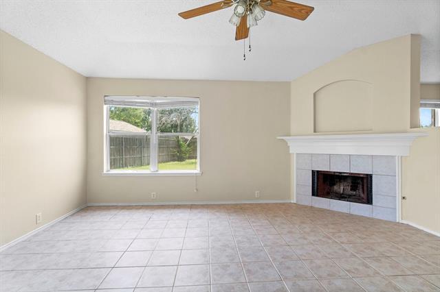 Building Photo - 3300 Creekwood Dr