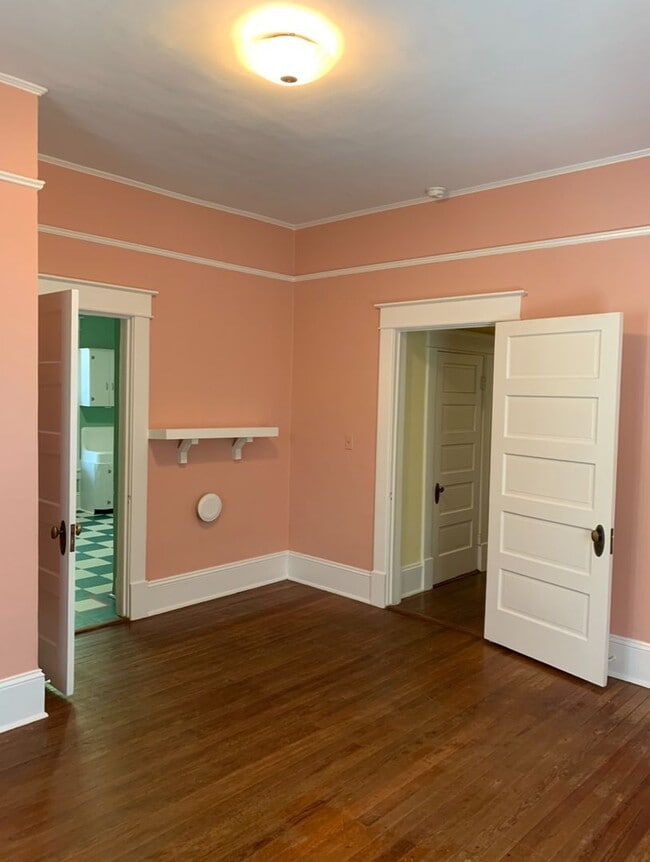 Building Photo - 110 N Hilliard St