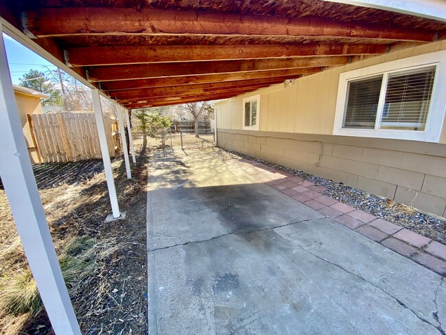 Building Photo - Charming Ranch in Jewell Heights with a hu...