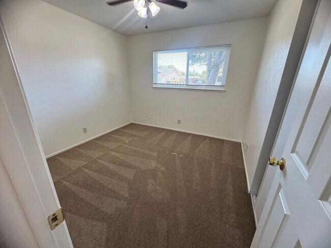 Building Photo - 1915 Celeste Ct