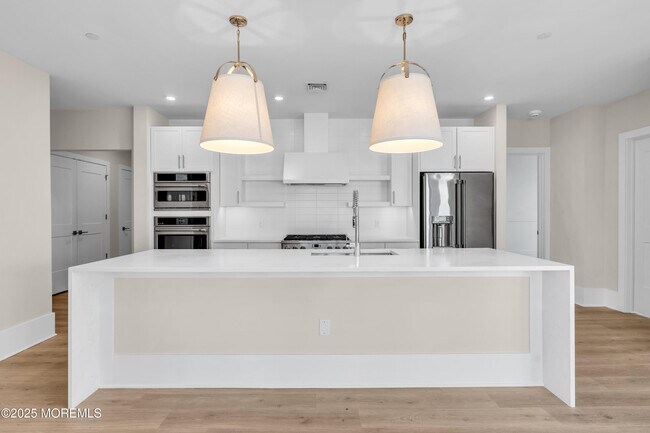 Building Photo - 218 3rd Ave