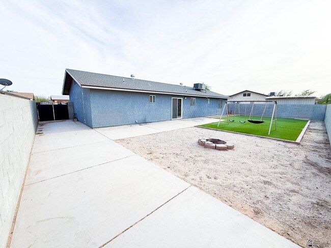 Building Photo - 8558 E 38th Ln