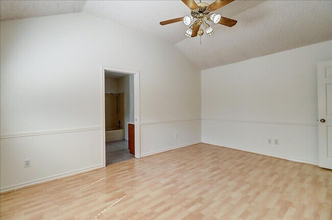 Building Photo - 6405 Clairfield St