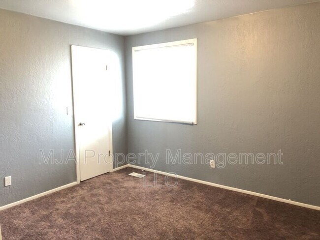 Building Photo - 5943 Lodestone Ave