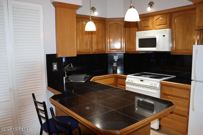 Building Photo - 21 Leroy Pl