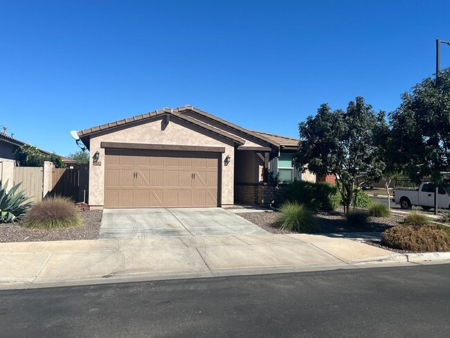 Building Photo - 14052 W Valentine St