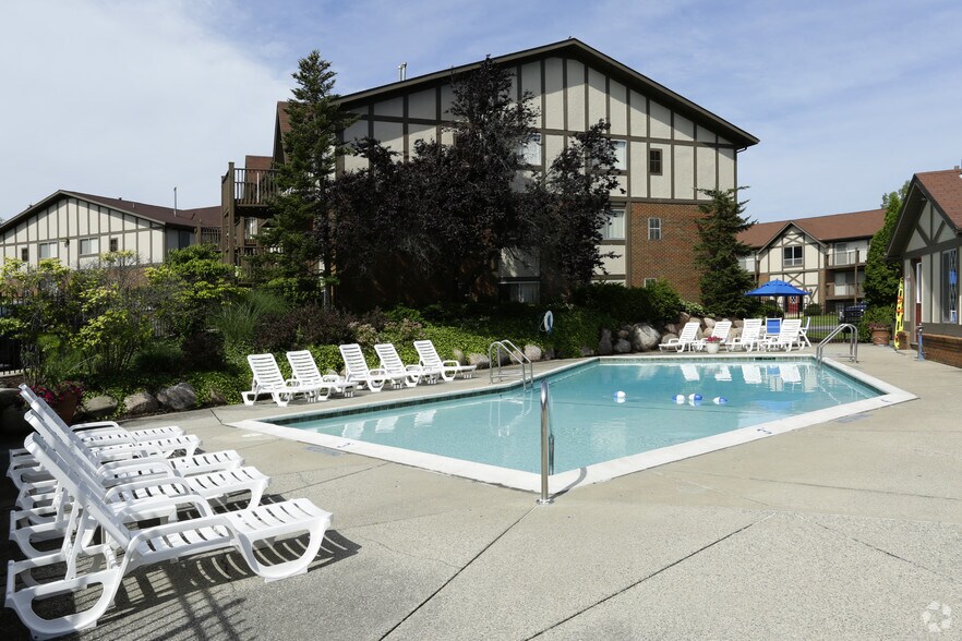 Swim Laps - Sutton Club Apartments