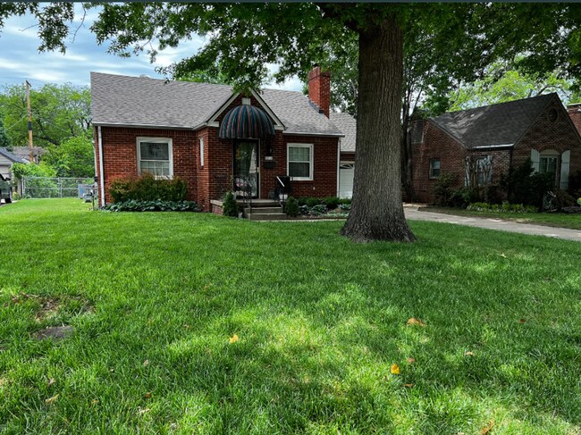 Primary Photo - 3 Bed | 3 Bath in Midtown!