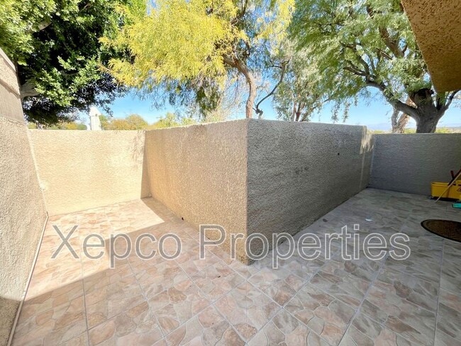 Building Photo - 423 Bradshaw E Ln