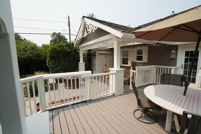 Building Photo - 2721 W Cassia St