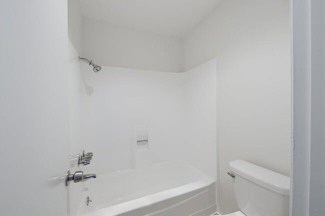 Building Photo - 6907 Whitsett Ave
