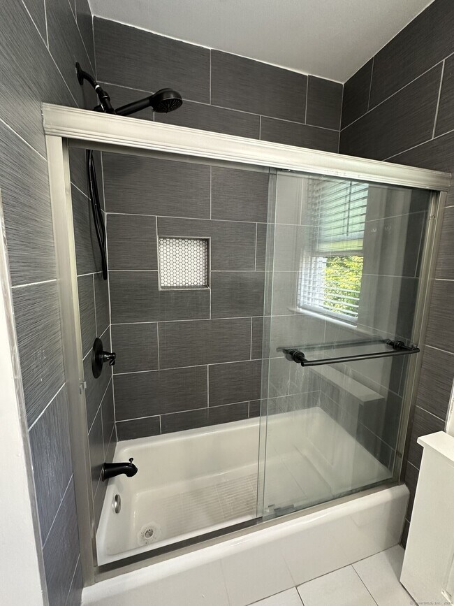 Building Photo - 83 High Park Ave