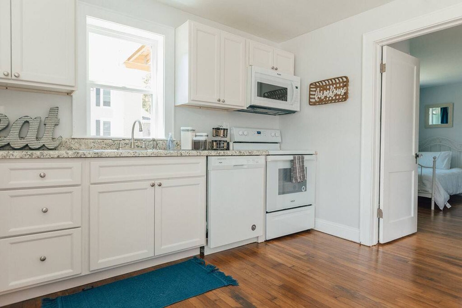 Building Photo - 905 Hill St