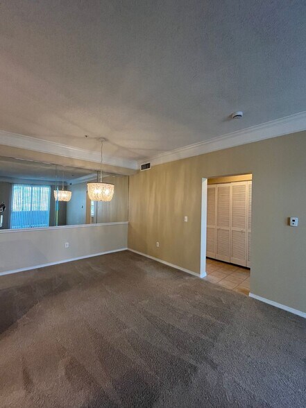 Building Photo - 2010 Shamrock Dr