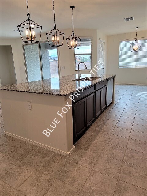 Building Photo - 5525 W Lazy Farm Dr