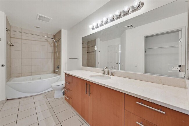 Building Photo - 34th Floor Condo at Allure - Amazing Strip Views!