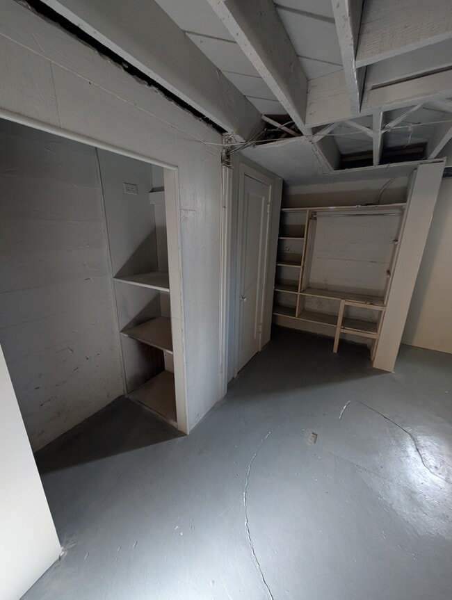 Building Photo - 225 N Main St