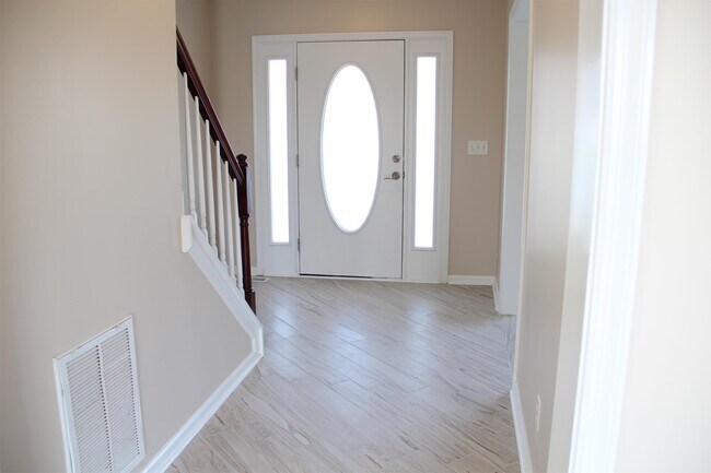 Building Photo - 107 Enchanted Way
