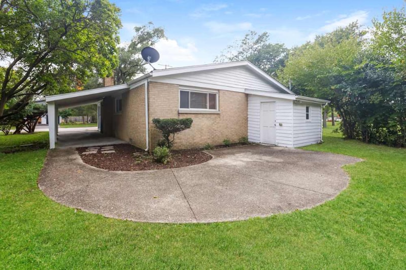 Building Photo - 1462 Deerfield Rd