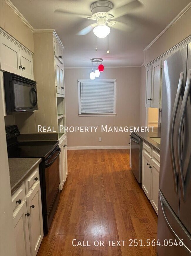 Building Photo - 4440 Nicholl Dr